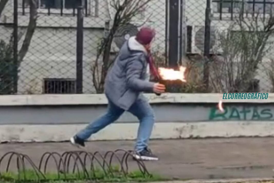 El revelador caso del hombre lanzó bomba molotov al HCD de Berisso: planes sociales, salud mental y democracia en jaque El revelador caso del hombre lanzó bomba molotov al HCD de Berisso, planes sociales, salud mental y democracia en jaque 5